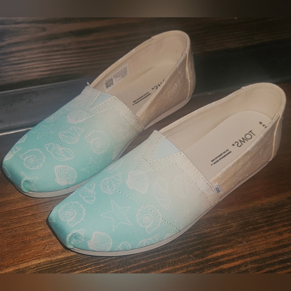 TOMS Women's Seafoam and Cream Loafers       SIZE 6.5
